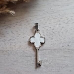 Stainless Steel Trebol Key Pendant